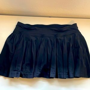 Lululemon sport tennis skirt. 8